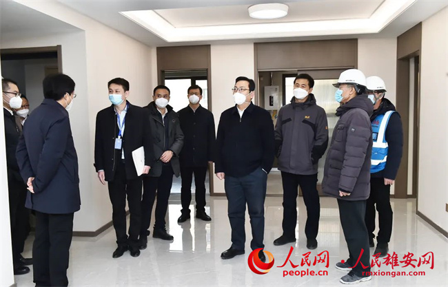 張國華調研容東片區市場化住宅項目和社區公服設施情況。劉向陽攝