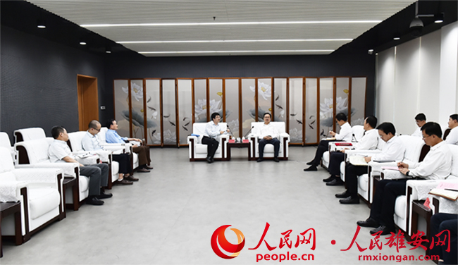 張國華與屠呦呦科研創新團隊一行舉行工作座談。劉向陽攝