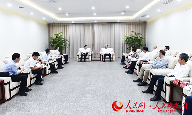 張國華與國務院辦公廳電子政務辦主任陳宏曲一行舉行工作座談。劉向陽攝