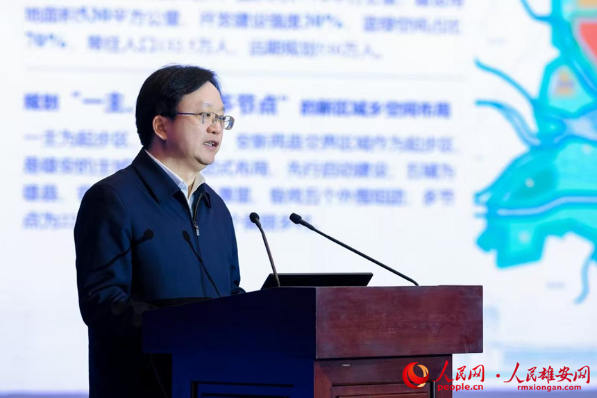 雄安新區黨工委委員、管委會副主任于國義作人工智能產業推介。人民網記者 周博攝