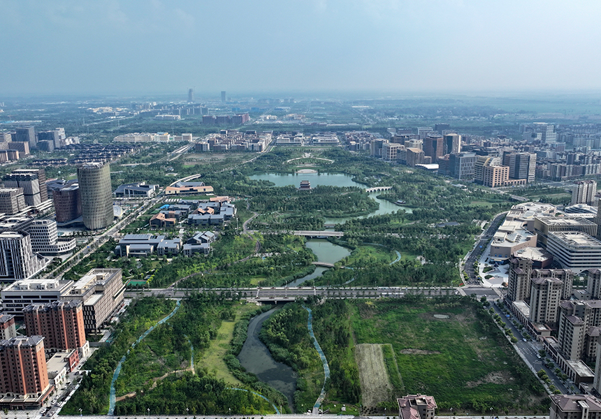 2024年7月31日，雄安新區(qū)金湖公園景色（無人機照片）。牟宇攝
